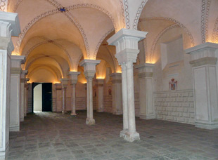 Salón de la Casa de Pilatos, antiguo Antiquarium del I Duque de Alcalá, hoy denominado Caballerizas