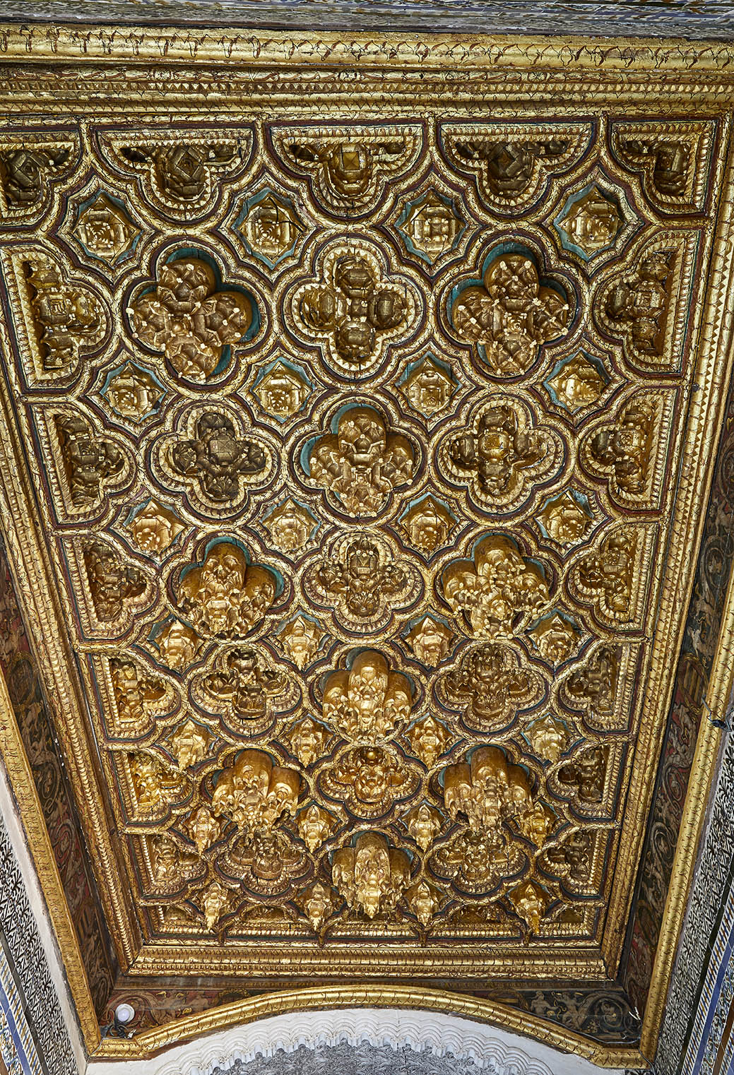 È stato completato il restauro degli alfarjes della scala principale della Casa de Pilatos.