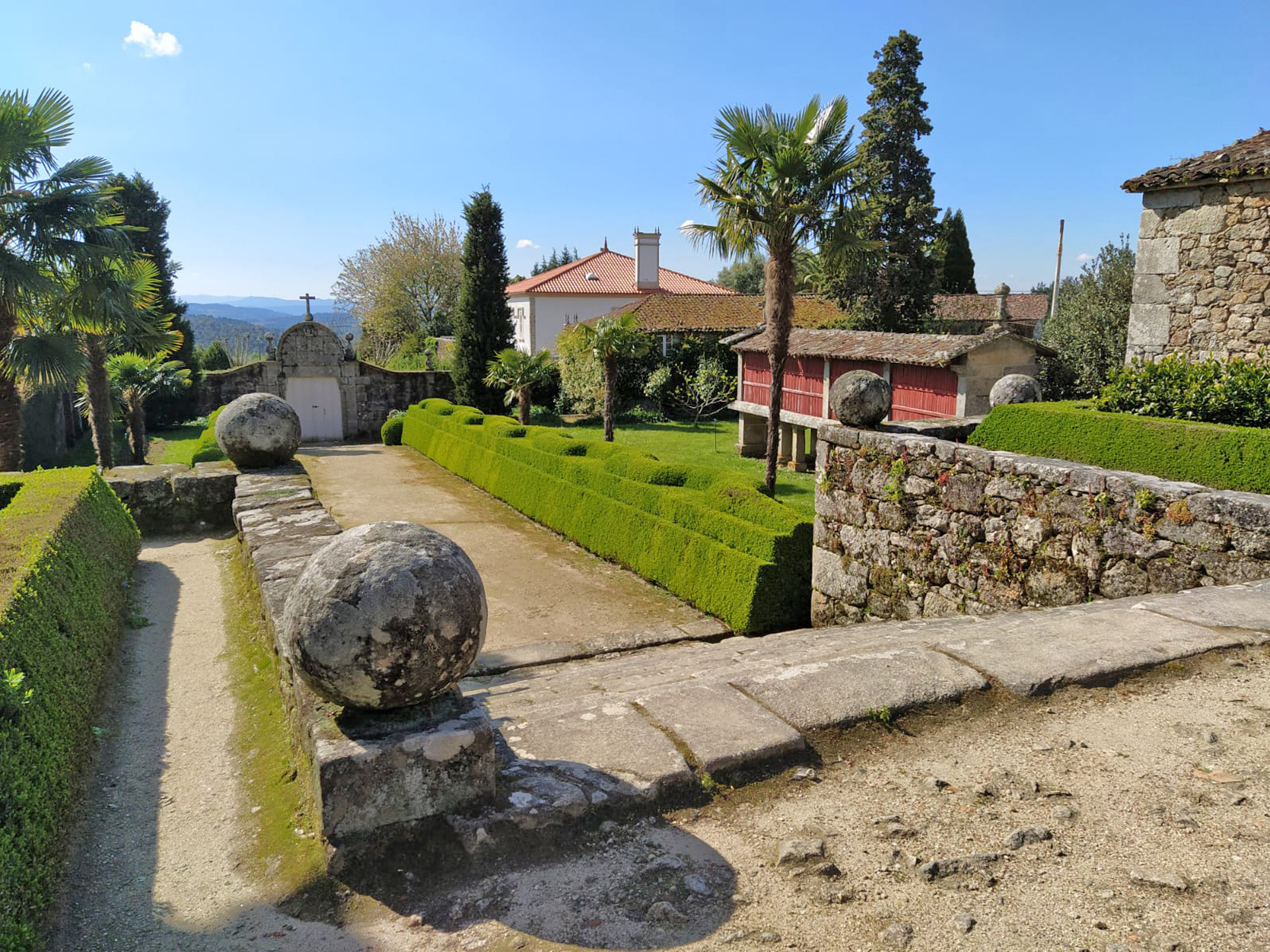 Threshing floor, granary and doorway of the Pazo de Oca, A Estrada, Pontevedra, Fundación Casa Ducal de Medinaceli.