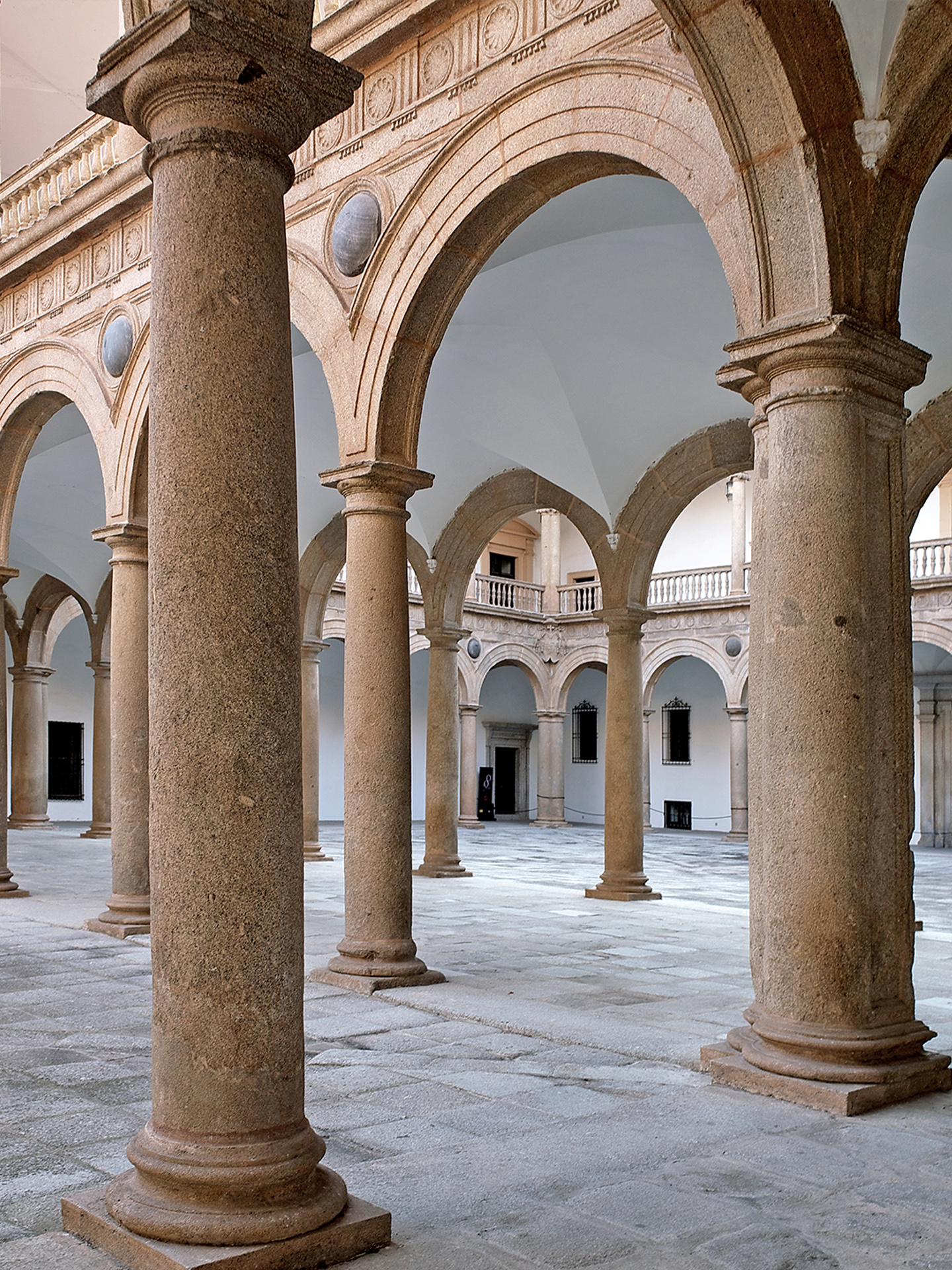 Cour de l'hôpital Tavera, Tolède. Fondation de la Maison ducale de Medinaceli