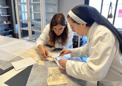 Students on work experience in the paper and parchment restoration workshop at the Hospital de Tavera.