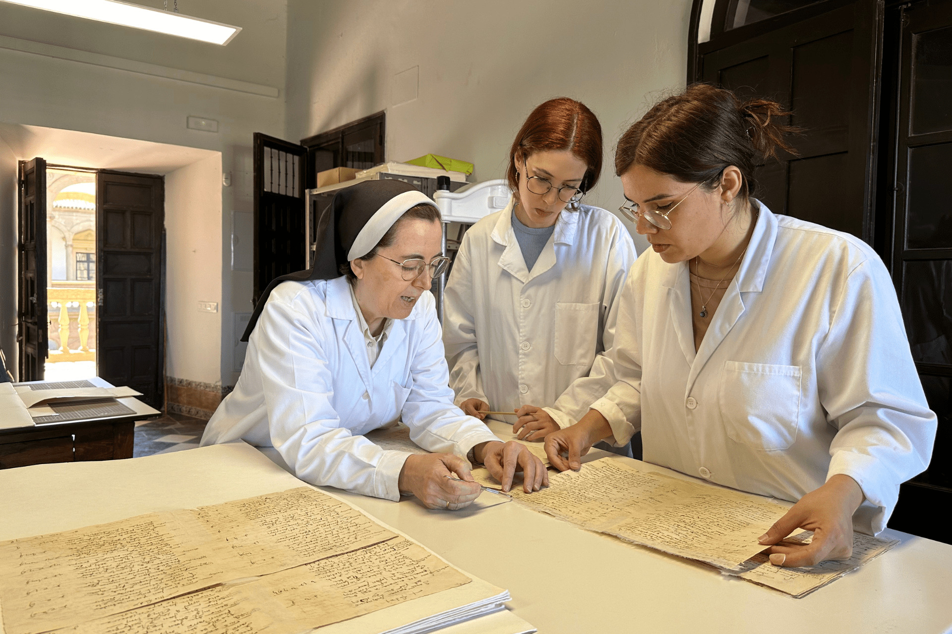 Students on work experience in the paper and parchment restoration workshop at the Hospital de Tavera.