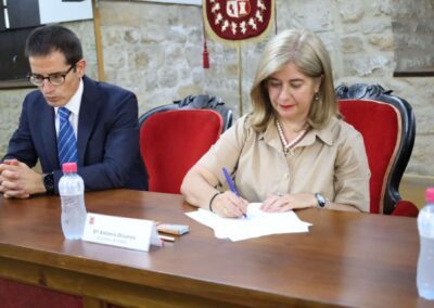 Agreement signed between the Fundación Casa Ducal de Medinaceli and the Mayoress of Úbeda Town Council.