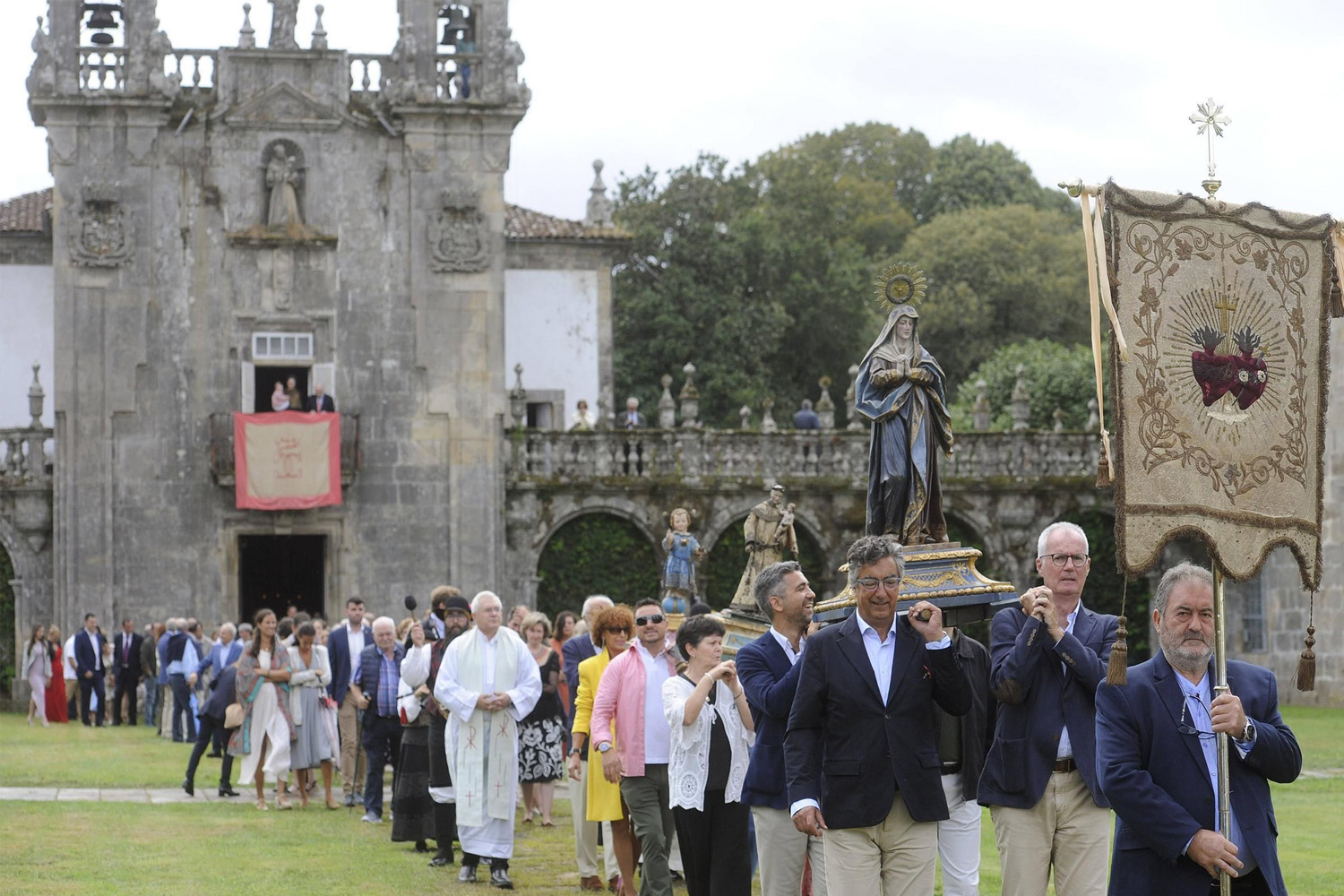 El Pazo de Oca celebra la tradicional procesión del Sagrado Corazón.